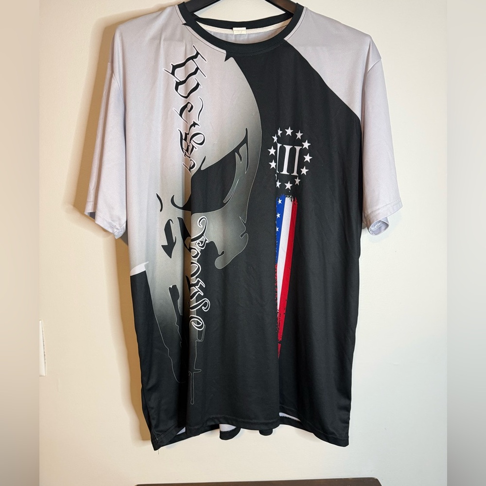 Men's Black and Gray Graphic Shirt